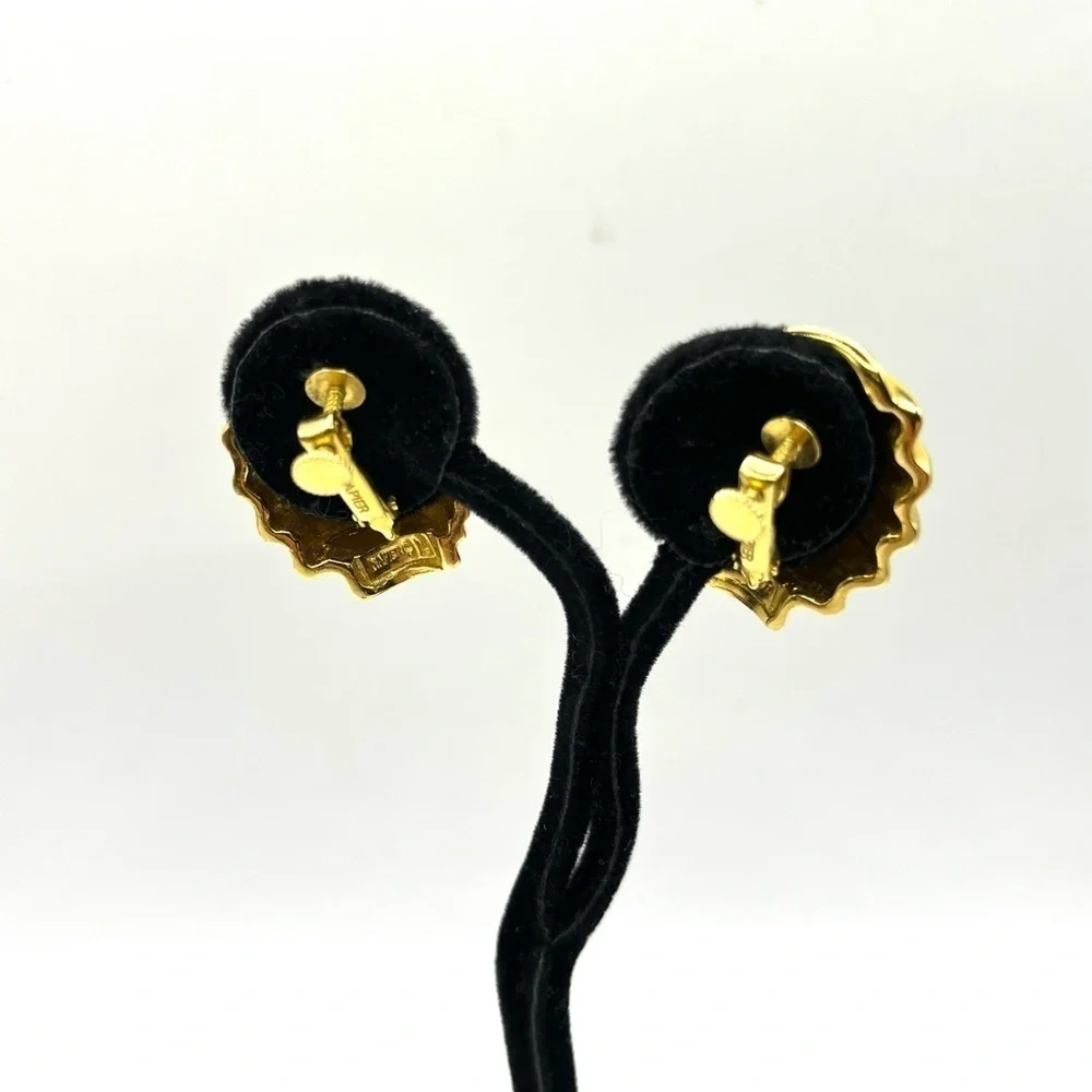 Ribbed Napier Gold Tone Shrimp Domed Chunky Earrings Large Screw back Vintage - Picture 11 of 13